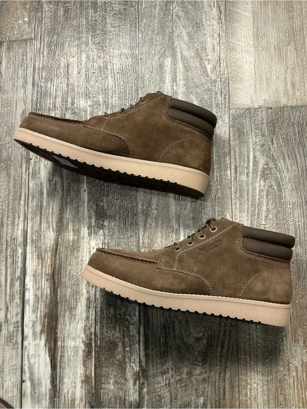 Koolaburra Men's Brown Suede Chukka with Tan Sole Size 10